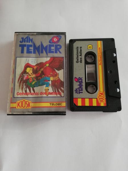 Jan Tenner Folge 4 Geheimnis des Adlers 4-fach Schwarzr geschraubt Schwarz mit Grauen Aufkleber 4.24745 CD Kiosk Teldec( Front und Innencover beschrieben)